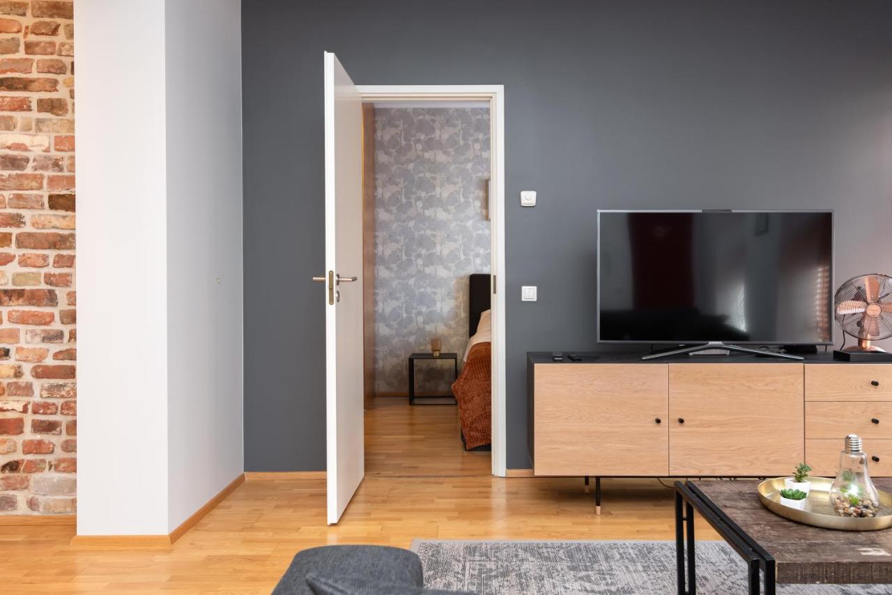 Stylish Apartment With Parking In Telliskivi Талин Екстериор снимка