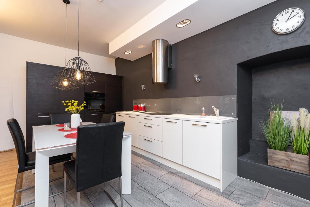 Stylish Apartment With Parking In Telliskivi Талин Екстериор снимка