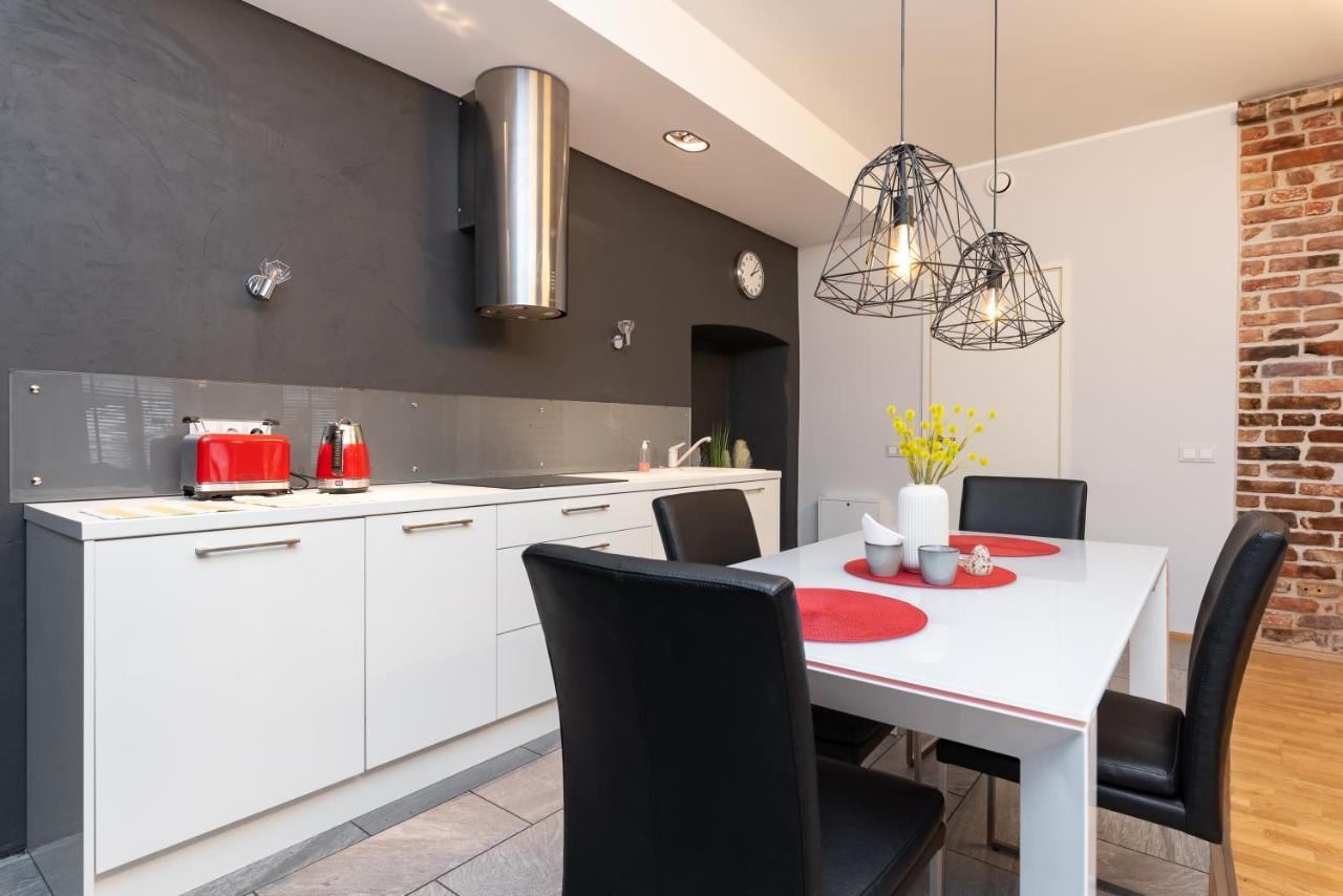 Stylish Apartment With Parking In Telliskivi Талин Екстериор снимка