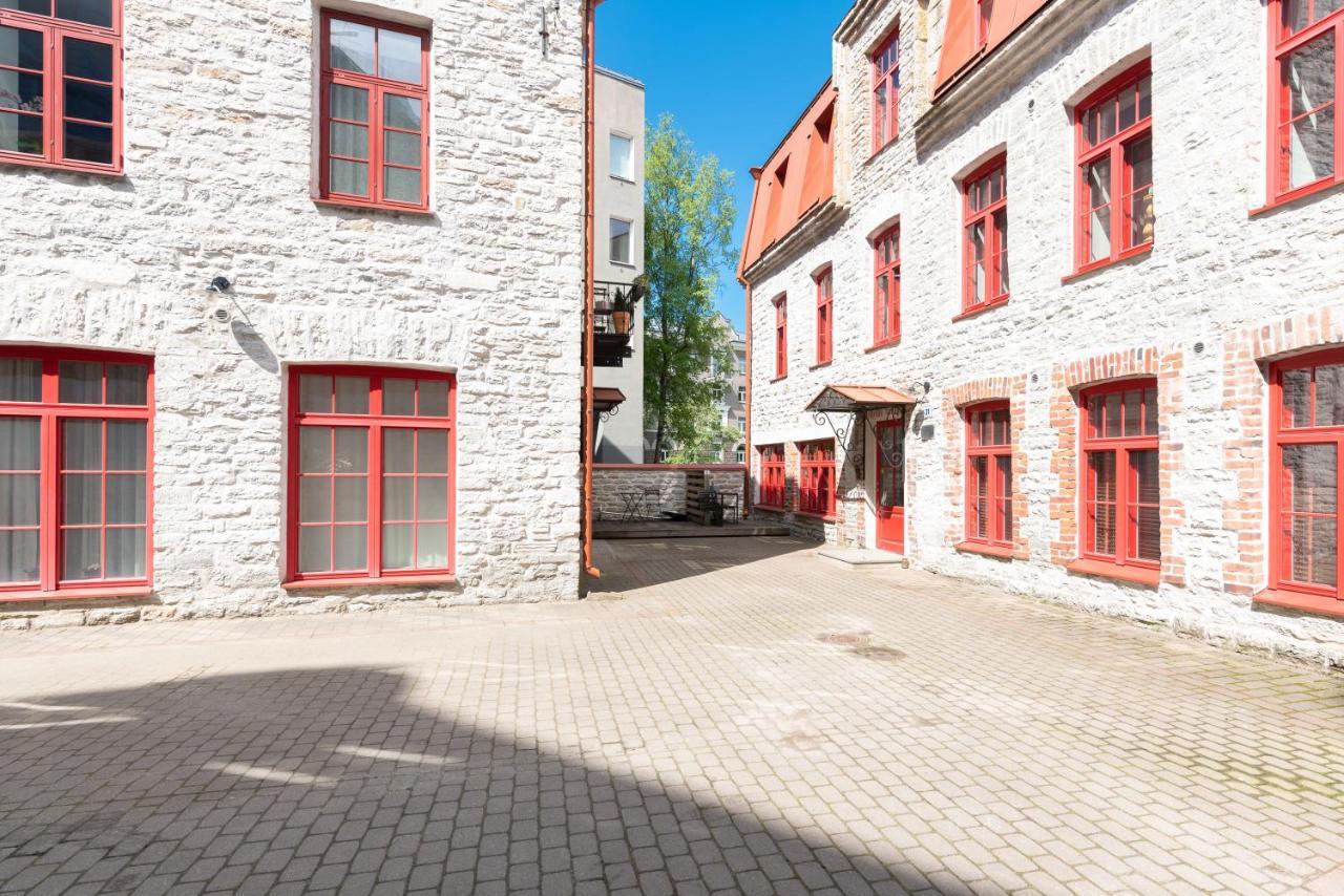 Stylish Apartment With Parking In Telliskivi Талин Екстериор снимка